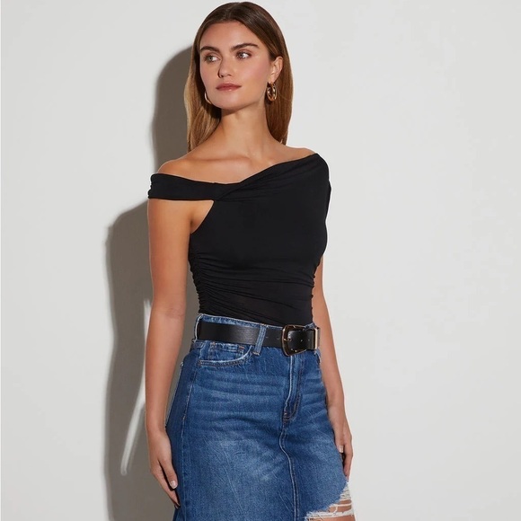 Vici Collection Macera Date Night Off the Shoulder Bodysuit in Black Size XL - Picture 2 of 3